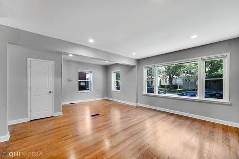 2816 E 93rd St, Chicago, IL 60617 photo 2