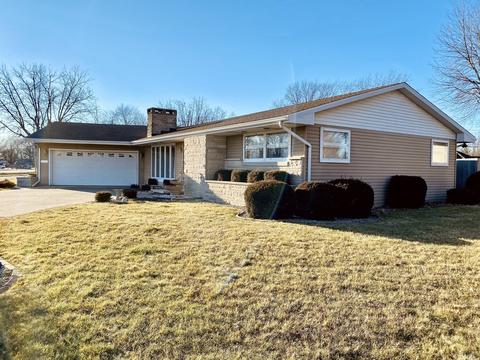 529 Cedar Ln, Arthur, IL 61911 photo 2