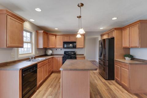 2 Tralee Ct, Bloomington, IL 61704 photo 9