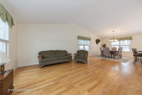 740 Lilac Dr, Algonquin, IL 60102 photo 4