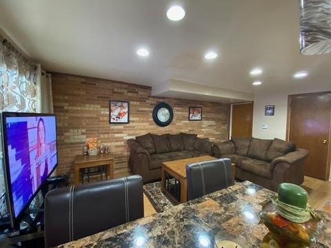 9430 N Parkside Dr, Des Plaines, IL 60016 photo 5