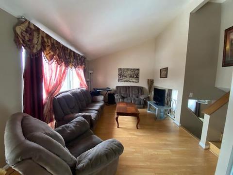 9430 N Parkside Dr, Des Plaines, IL 60016 photo 3