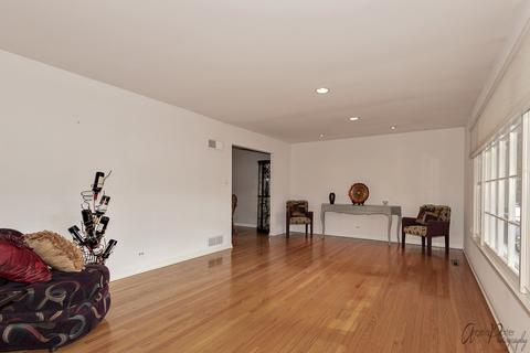 605 Sapling Ln, Deerfield, IL 60015 photo 3