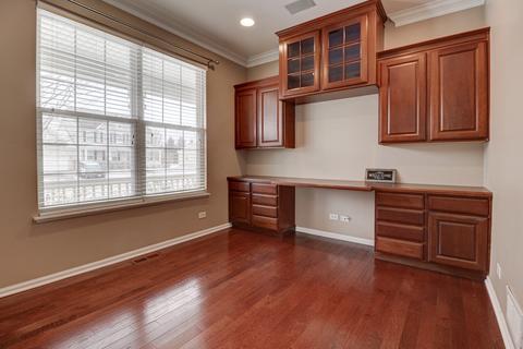 303 Comstock Dr, Elgin, IL 60124 photo 4