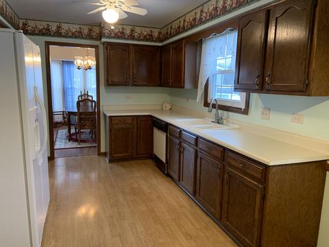 805 Francine Dr, Bartlett, IL 60103 photo 2