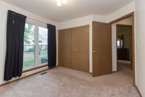 1300 Brunswick Ct, Elgin, IL 60120 photo 7