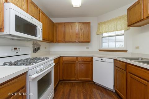 1300 Brunswick Ct, Elgin, IL 60120 photo 5