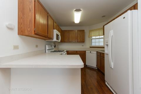 1300 Brunswick Ct, Elgin, IL 60120 photo 4