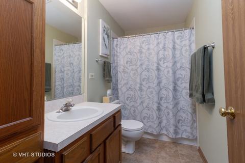 1300 Brunswick Ct, Elgin, IL 60120 photo 8
