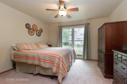 1300 Brunswick Ct, Elgin, IL 60120 photo 9