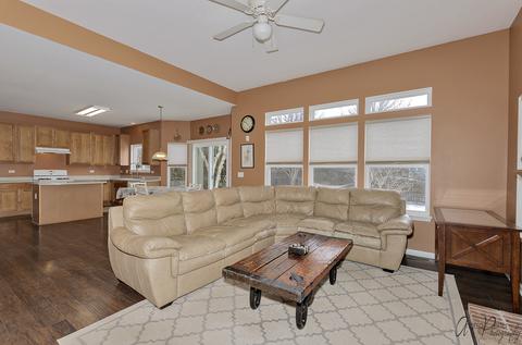 31577 N Pineview Blvd, Lakemoor, IL 60051 photo 6