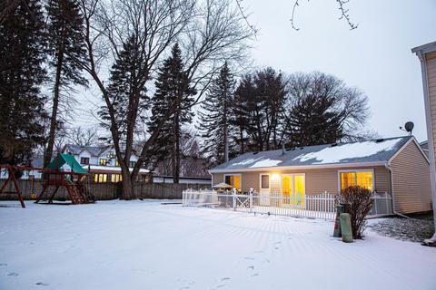 106 Green Meadow Ct, Rolling Meadows, IL 60008 photo 2
