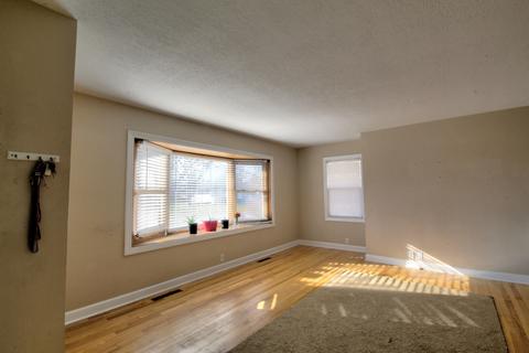 650 E Grant St, Watseka, IL 60970 photo 12