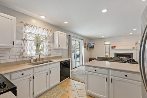 2163 Stirrup Ln, Wheaton, IL 60189 photo 9