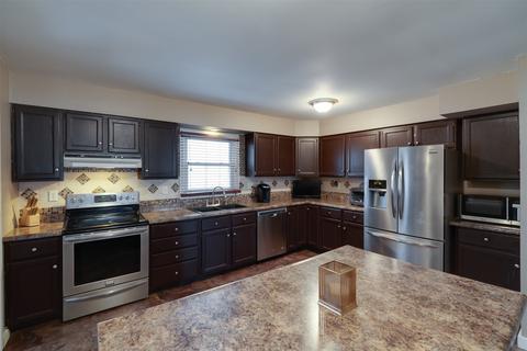 104 E High St, White Heath, IL 61884 photo 7