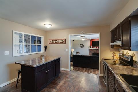 104 E High St, White Heath, IL 61884 photo 9