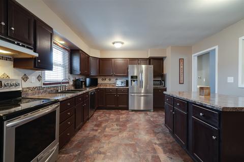 104 E High St, White Heath, IL 61884 photo 8