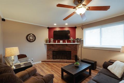 104 E High St, White Heath, IL 61884 photo 10