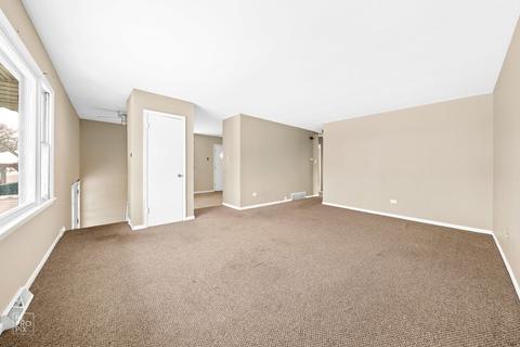 811 E 152nd St, Phoenix, IL 60426 photo 8