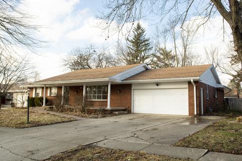 1208 Devonshire Dr, Champaign, IL 61821 photo 2