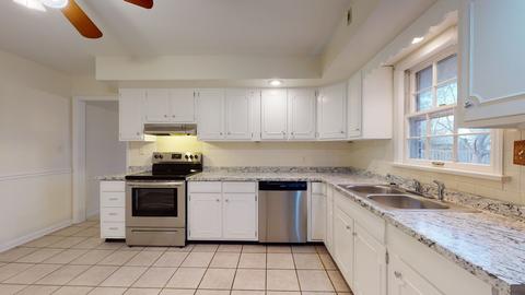 1208 Devonshire Dr, Champaign, IL 61821 photo 12