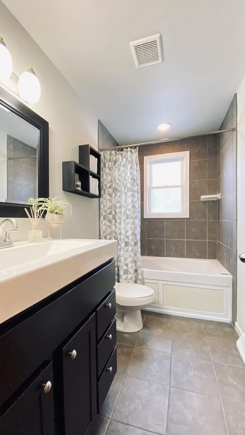 240 S Lyle Ave, Elgin, IL 60123 photo 17
