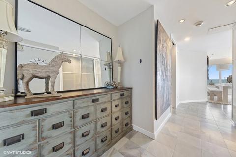 30 E Huron St #5602, Chicago, IL 60611 photo 3