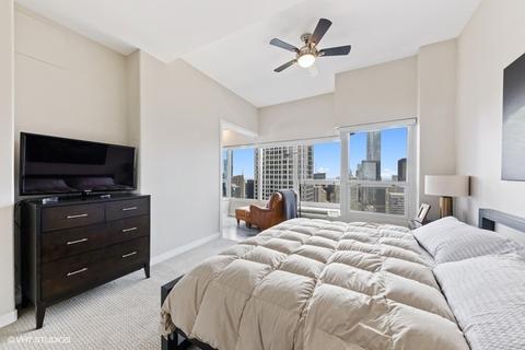 30 E Huron St #5602, Chicago, IL 60611 photo 11