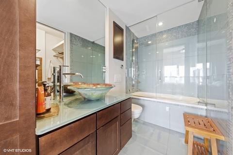 30 E Huron St #5602, Chicago, IL 60611 photo 12