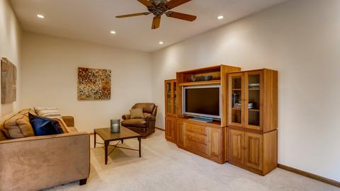 1020 Freeman Rd, Hoffman Estates, IL 60192 photo 12