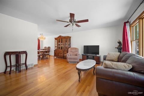 137 Cherry St, Roselle, IL 60172 photo 3