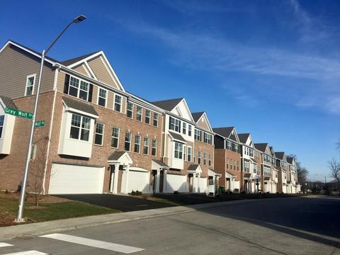 11 Grey Wolf Dr, Wheeling, IL 60090 photo 2