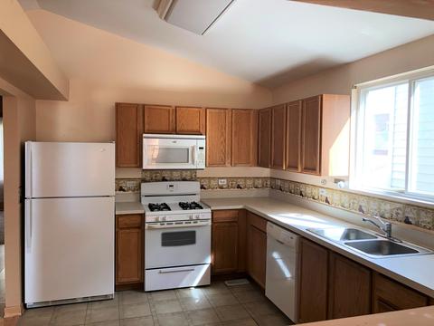 818 Symphony Dr, Aurora, IL 60504 photo 5