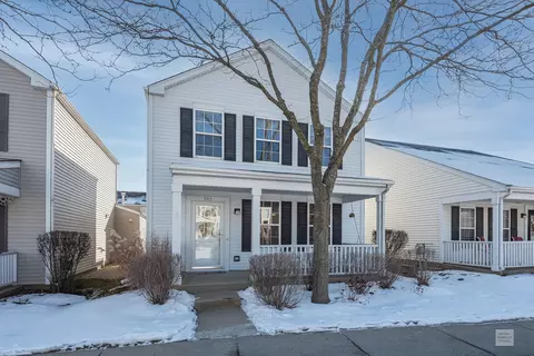 965 Symphony Dr, Aurora, IL 60504 photo 1