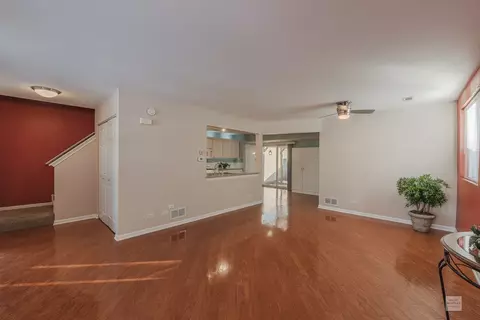 965 Symphony Dr, Aurora, IL 60504 photo 4