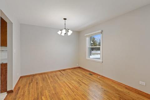 35 Bradley Ln, Hoffman Estates, IL 60169 photo 4