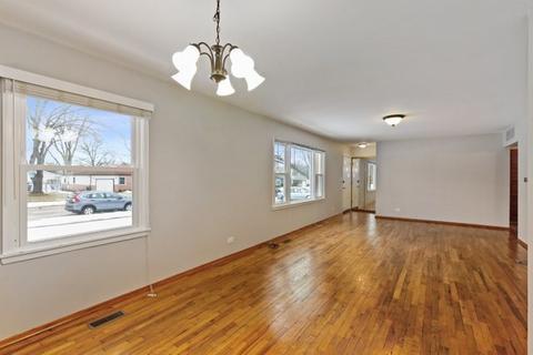35 Bradley Ln, Hoffman Estates, IL 60169 photo 5