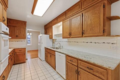 35 Bradley Ln, Hoffman Estates, IL 60169 photo 8