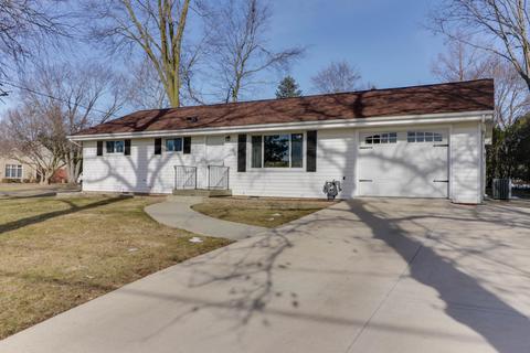 1214 Empire St, Bloomington, IL 61701 photo 2