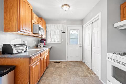 617 Castleton Dr, Champaign, IL 61821 photo 16