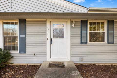 617 Castleton Dr, Champaign, IL 61821 photo 8
