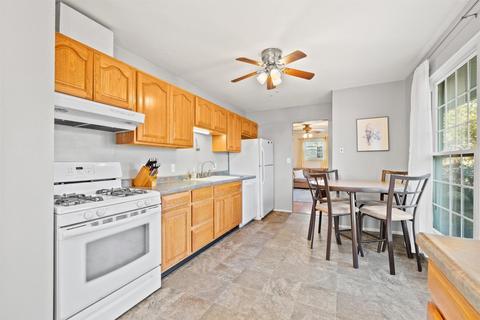 617 Castleton Dr, Champaign, IL 61821 photo 3