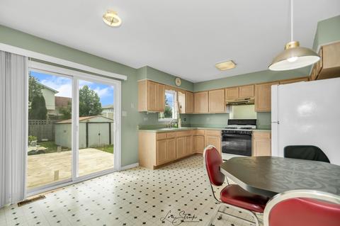 6914 Townsend Blvd, Plainfield, IL 60586 photo 3
