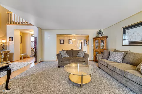 2225 Barrett Dr, Algonquin, IL 60102 photo 5