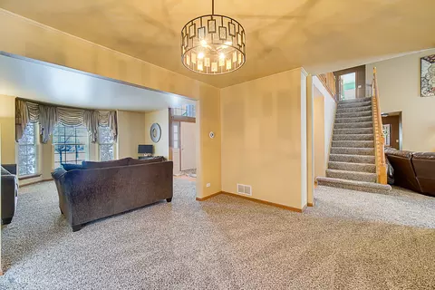 2225 Barrett Dr, Algonquin, IL 60102 photo 7