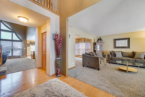 2225 Barrett Dr, Algonquin, IL 60102 photo 3