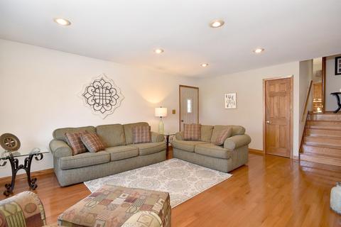 578 N Adele St, Elmhurst, IL 60126 photo 3