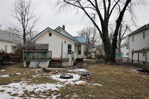 704 W Macarthur Ave, Bloomington, IL 61701 photo 2