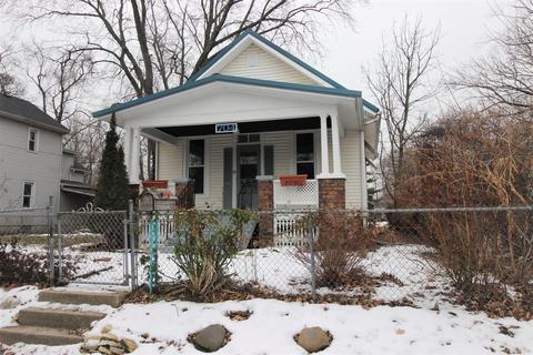 704 W Macarthur Ave, Bloomington, IL 61701 photo 1