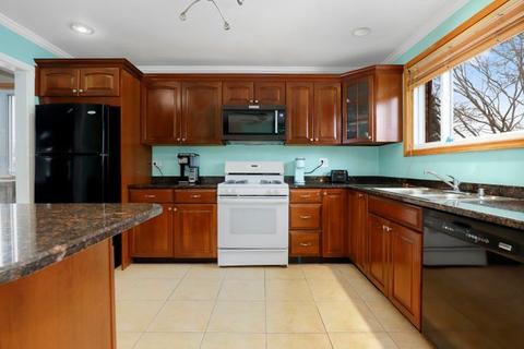 962 W Grant Dr, Des Plaines, IL 60016 photo 2